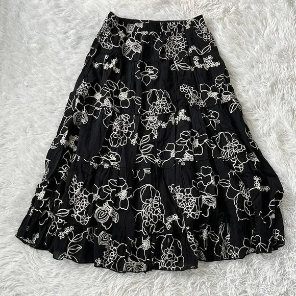 Coldwater Creek Embroidered Black Skirt Size Small - Picture 1 of 4